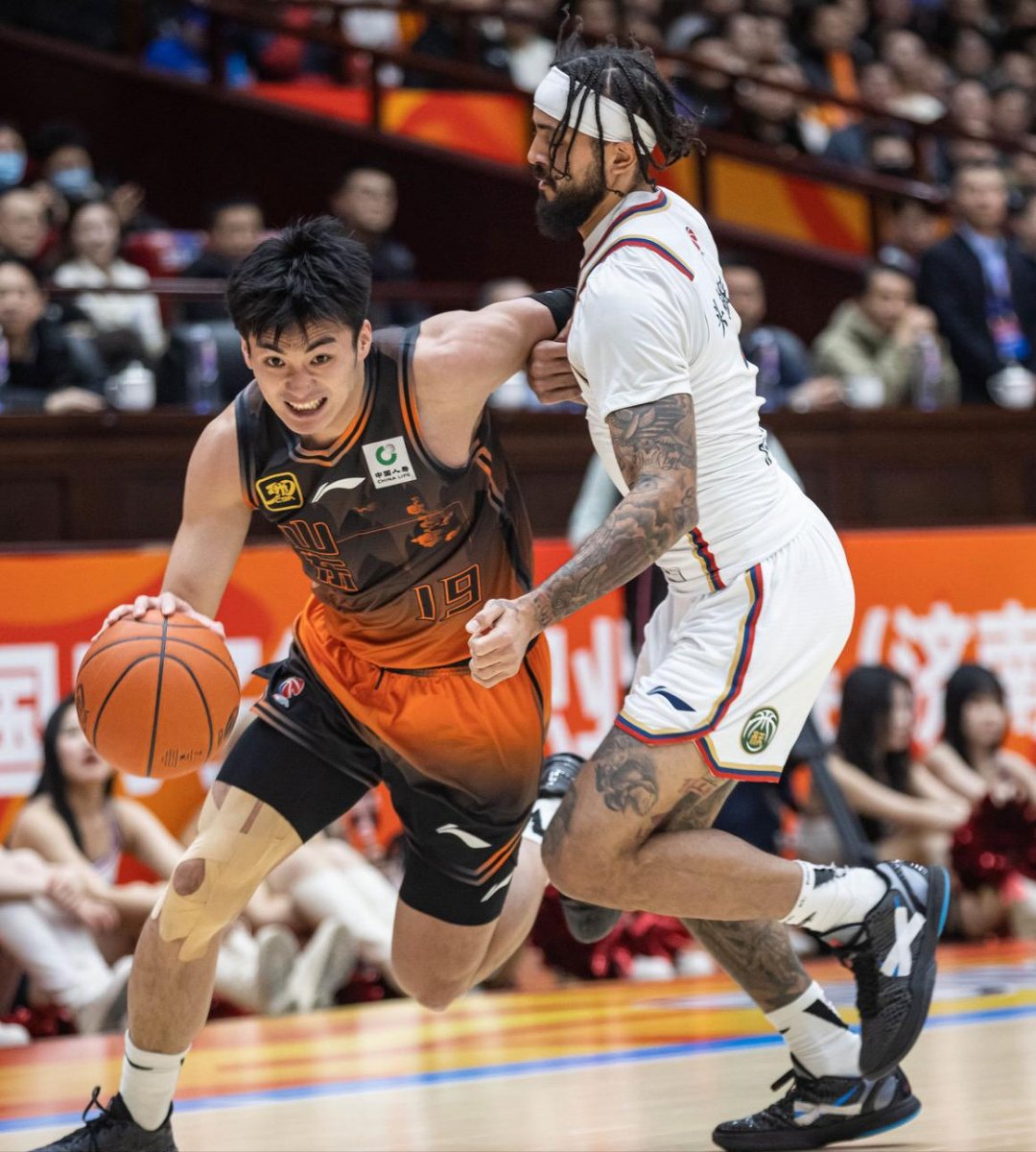 赛地聚焦——CBA常规赛加时末段热度飙升；切尔西豪取连胜；赛场秩序良好；赛季目标并未改变的简单介绍