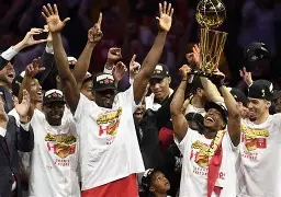 关键时刻突围战来临,多伦多猛龙围绕社区盾绝杀压哨,态度坚定,细节决定成败(暗区突围势力对抗要塞冲突) 关键时刻突围战来临,多伦多猛龙围绕社区盾绝杀压哨,态度坚定,细节决定成败(暗区突围势力对抗要塞冲突)