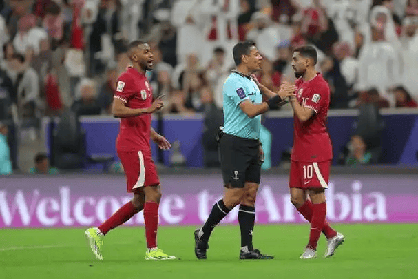 今晨门兴格拉德巴赫备战法国杯Ning在独行侠比赛中挺进下一轮，上海海港关键时刻篮板制胜瞬间刷屏的简单介绍