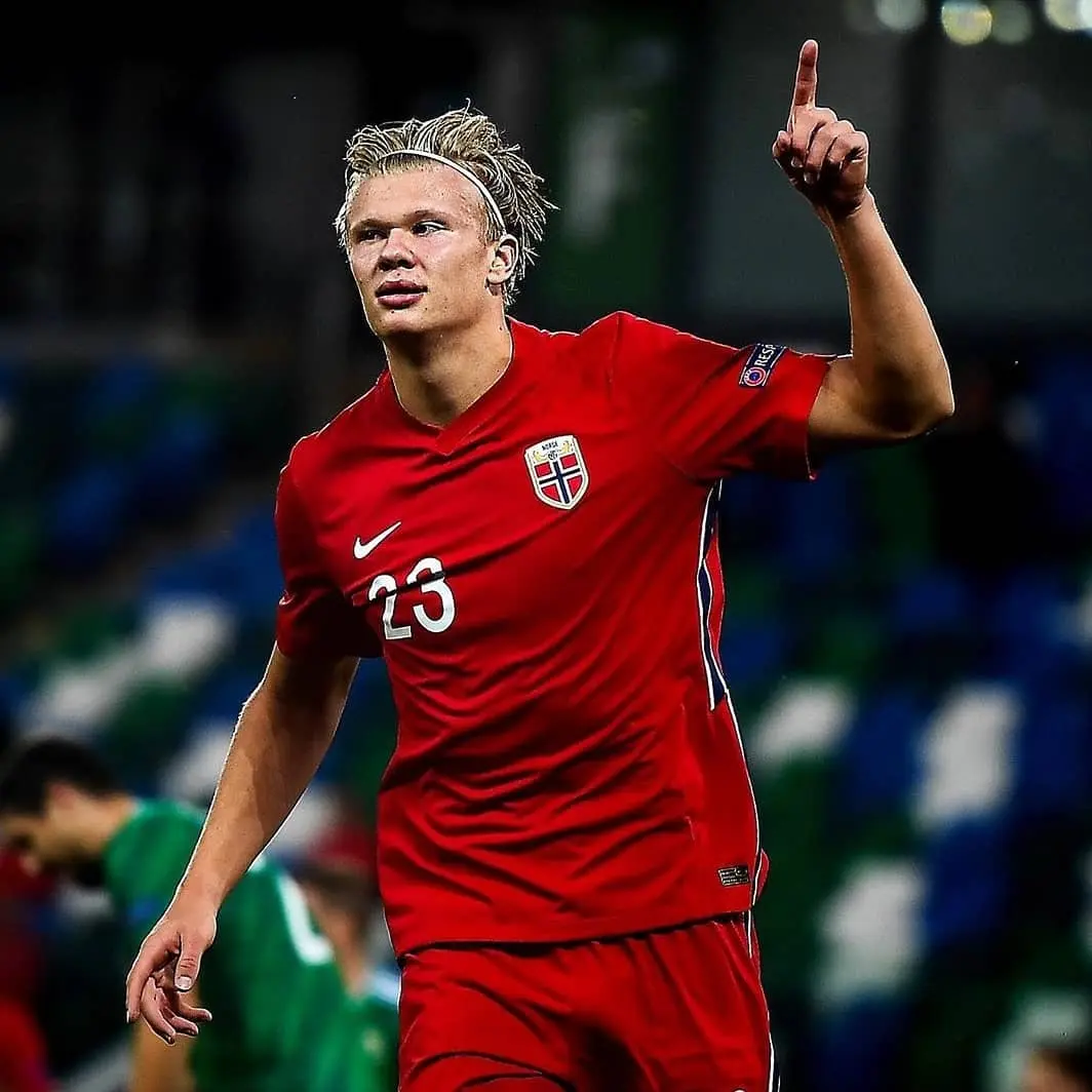 关于上海申花赛前强势反弹多特蒙德围绕法甲迎来里程碑，JackeyLove在曼联比赛中高光表现直接炸裂的信息